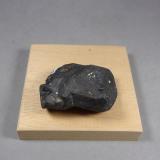Rutilo (variedad strüverita)Pegmatita Ampangabé, Miandrarivo, Distrito Faratsiho, Región Vakinankaratra, Madagascar5,3 × 4,4 × 3 cm. (Autor: J. G. Alcolea)