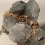 Calcite, Quartz<br />Siusi Alp (Seis Alp, Seiser Alm), Gardena Valley (Gröden Valley), Bolzano Province, Trentino-Alto Adige (Trentino-Südtirol), Italy<br />40,6 x 41,3 mm<br /> (Author: Sante Celiberti)
