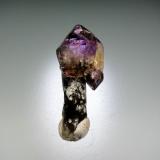 Cuarzo (variedad amatista)Mina Pohndorf, Monte Toll, Batolito Boulder, Condado Jefferson, Montana, USA4,5 x 2 cm. (Autor: Antonio P. López)