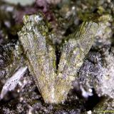 Epidota y Hematites.<br />Obras del túnel de Pigot, Autovia C-25, Pla de Pigot, Arbúcies, Comarca La Selva, Massís del Montseny, Gerona / Girona, Cataluña / Catalunya, España<br />6´125 x 4´595 mm.<br /> (Autor: Jesus Franquesa Baucells)