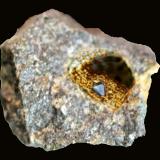 Magnetita<br />Cantera Santutis, Santutis/Galarreta, Peñacerrada-Urizaharra, Comarca Cuadrilla de Campezo-Montaña Alavesa, Álava / Araba, País Vasco (Euskadi), España<br />18 x 15 x 11 mm.<br /> (Autor: José Luis Zamora)