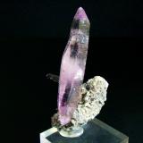 Cuarzo (variedad amatista)Cerro de la Concordia, Piedra Parada (Las Vigas), Municipio Tatatila, Veracruz (Veracruz de Ignacio de la Llave), México7 x 3 cm. (Autor: Antonio P. López)