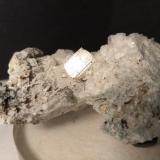 Ortoclasa (variedad adularia), Pirita<br />Campiglia Marittima, Campigliese, Provincia Livorno, Toscana, Italia<br />70 x 59 mm<br /> (Autor: Sante Celiberti)