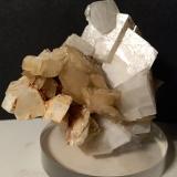 Magnesite, Dolomite, Quartz<br />Traversella Mine, Traversella, Chiusella Valley, Canavese District, Metropolitan City of Turin Province, Piedmont (Piemonte), Italy<br />70 x 73 mm<br /> (Author: Sante Celiberti)