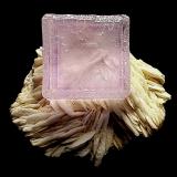 Fluorita<br />La Cabaña, Valdelmar, zona minera de Berbes, Berbes, Ribadesella, Comarca Oriente, Principado de Asturias (Asturias), España<br />6,5x5,5x5 cm.<br /> (Autor: Nacho)