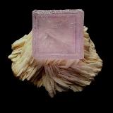 Fluorita<br />La Cabaña, Valdelmar, zona minera de Berbes, Berbes, Ribadesella, Comarca Oriente, Principado de Asturias (Asturias), España<br />6,5x5,5x5 cm.<br /> (Autor: Nacho)