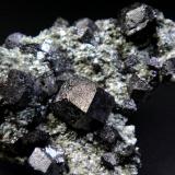 Magnetita<br />Mina La Herrería, Burguillos del Cerro, Comarca Zafra-Río Bodión, Badajoz, Extremadura, España<br />Cristal de 1 cm.<br /> (Autor: Antonio P. López)