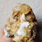Magnesita, Calcita<br />Cantera Azcárate (Azkarate), Eugui, Esteríbar, Comarca Auñamendi, Comunidad Foral de Navarra (Navarra), España<br />5,0 x 5,5 cm.<br /> (Autor: carles)