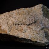 AnalcimaPedrera Enviny, Roca de Sant Julià, Montardit de Dalt, Sort, Comarca Pallars Sobirà, Lérida / Lleida, Cataluña / Catalunya, España11 x 8 cm (Autor: Joan Niella)