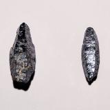 Hematites<br />Cerro de la Sal, El Pinós/Pinoso, Comarca Vinalopó Medio, Alicante / Alacant, Comunidad Valenciana / Comunitat Valenciana, España<br />0,5 x 1,2 cm. (ejemplar mayor)<br /> (Autor: Carles)