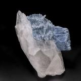 Quartz, Beryl<br />Deo Darrah, Khash & Kuran Wa Munjan Districts, Badakhshan Province, Afghanistan<br />9.7 x 7.0 cm<br /> (Author: am mizunaka)