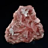 Rhodochrosite, QuartzEmma Mine, Butte, Butte District, Silver Bow County, Montana, USA40 mm x 34 mm x 20 mm (Author: Don Lum)