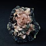 Rhodochrosite, Sphalerite, PyriteMina Eagle, Gilman, Distrito Gilman, Condado Eagle, Colorado, USA60 mm x 45 mm x 30 mm (Author: Don Lum)