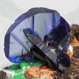 Azurita<br />Mina Liufengshan, Distrito Guichi, Prefectura Chizhou, Provincia Anhui, China<br />cristal mayor 13mm<br /> (Autor: Ramon A  Lopez Garcia)