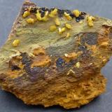 Mimetita, BeudantitaFilón Sur open pit, Minas de Tharsis, Tharsis, Alosno, Comarca El Andévalo, Huelva, Andalusia, Spain3 x 3 cm. (Autor: javier ruiz martin)