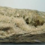 CalcitaYacimiento Los Ramírez, Los Ramírez, Ulea, Comarca Valle de Ricote, Región de Murcia (Murcia), España12 x 3 cm (Autor: Joan Niella)