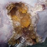 Celestina<br />Afloramientos de sílex, Los Pedreñales, Azaila, Comarca Bajo Martín, Teruel, Aragón, España<br />3 x 4 cm<br /> (Autor: Joan Niella)