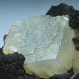 Djurleíta, CalcitaMina Las Cruces, Gerena-Guillena-Salteras, Comarca Sierra Norte, Sevilla, Andalucía, España4 x 2,5 cm. (Autor: javier ruiz martin)
