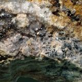 Cechita<br />Mina María Magdalena (Mina Santiago), calicata 'de l´Alzina', Lo Fangar (Els Solans), Ulldemolins, Comarca Priorat, Tarragona, Cataluña / Catalunya, España<br />3 x 4 cm<br /> (Autor: Joan Niella)
