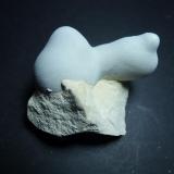 Ópalo (variedad menilito)Opal outcrop, Camarillas reservoir, Agramón, Hellín, Comarca Campos de Hellín, Albacete, Castilla-La Mancha, Spain7 x 6 cm. (Autor: javier ruiz martin)