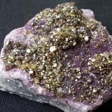 Pyrite in FluoriteTúnel Chengnan (obras), Wuyishan, Prefectura Nanping, Provincia Fujian, China4 x 4 cm (Author: Volkmar Stingl)