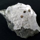 Pyrite on Quartz and CalciteTúnel Shangmei (obras), Dongji, Chengsun, Wuyishan, Prefectura Nanping, Provincia Fujian, China5,5 x 5 cm (Author: Volkmar Stingl)