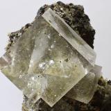 Fluorita<br />Mina Nikolaevski, Dalnegorsk, Distrito urbano Dalnegorsk, Primorsky Krai, Far-Eastern Region, Rusia<br />cristal 16x16mm<br /> (Autor: Ramon A  Lopez Garcia)
