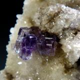 Fluorita<br />La Cabaña, Valdelmar, zona minera de Berbes, Berbes, Ribadesella, Comarca Oriente, Principado de Asturias (Asturias), España<br />Cristal de 8 mm.<br /> (Autor: Antonio P. López)
