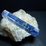 Cianita, Cuarzo<br />Barra de Salinas, Coronel Murta, Vale do Jequitinhonha, Minas Gerais, Brasil<br />6 x 5 cm.<br /> (Autor: javier ruiz martin)