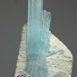 Berilo (variedad aguamarina)<br />Valle Braldu, Distrito Shigar, Gilgit-Baltistan (Áreas del Norte), Paquistán<br />cristal  100mm<br /> (Autor: Ramon A  Lopez Garcia)