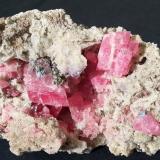 Rhodochrosite, PyriteWutong Mine, Liubao, Cangwu, Wuzhou Prefecture, Guangxi Zhuang Autonomous Region, China10 x 6 cm (Author: Volkmar Stingl)