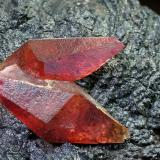 Rodocrosita<br />Mina Uchucchacua, Provincia Oyón, Departamento Lima, Perú<br />cristales 23 y 25 mm<br /> (Autor: Ramon A  Lopez Garcia)