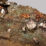 Chalcocita (Calcosina), Pirita, Tennantita-(Fe) antimonialLas Cruces Mine, fase 6, levels 130-135, &#8595;175 m., Gerena-Guillena-Salteras, Comarca Sierra Norte, Seville, Andalusia, SpainCristal principal 1,0 x 1,0 cm. (Autor: Carles)