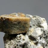 Magnesita (variedad pistomesita)<br />Cantera Serreta Larga (Cantera Cemex), Serreta Llarga, Fontcalent, Alicante/Alacant ciudad, Alicante/Alacant, Comarca Campo de Alicante, Alicante / Alacant, Comunidad Valenciana / Comunitat Valenciana, España<br />cristal 25x25 mm<br /> (Autor: Ramon A  Lopez Garcia)