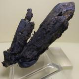 Quartz (variety scepter), manganese oxides<br />Campiglia Marittima, Campigliese, Livorno Province, Toscana, Italy<br />66 32 mm<br /> (Author: Sante Celiberti)