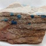 AzuritaAfloramiento del Trías, Zona Embalse de Elche, Elche, Comarca Bajo Vinalopó, Alicante / Alacant, Comunidad Valenciana / Comunitat Valenciana, España85x30x30 mm (Autor: Luis Ramón Coves)