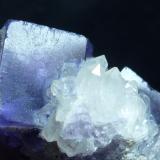 Fluorita, CuarzoLa Cabaña, Valdelmar, zona minera de Berbes, Berbes, Ribadesella, Comarca Oriente, Principado de Asturias (Asturias), España4,5 x 2 cm. (Autor: javier ruiz martin)