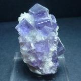 Fluorita, CuarzoLa Cabaña, Valdelmar, zona minera de Berbes, Berbes, Ribadesella, Comarca Oriente, Principado de Asturias (Asturias), España4,5 x 2 cm. (Autor: javier ruiz martin)