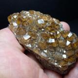Grossularia (variedad hessonita)<br />Mina Jeffrey, Asbestos, Les Sources RCM, Estrie, Québec, Canadá<br />7 x 5 cm.<br /> (Autor: javier ruiz martin)