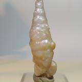 Ópalo (variedad fiorita)<br />Castel del Piano (Monte Amiata), Provincia Grosseto, Toscana, Italia<br />58 x 18 mm<br /> (Autor: Sante Celiberti)