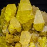 Sulfur with CalciteMina Cozzo Disi, Casteltermini, Provincia Agrigento (Girgenti), Sicilia, ItaliaSpecimen size: 9.4 × 7.3 × 6.3 cm = 3.70” × 2.87” × 2.48” / Main crystal size: 3.8 × 3.1 cm = 1.50” × 1.22” (Author: Jordi Fabre)