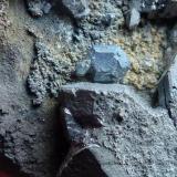 Calcocita (Calcosina)Mina Las Cruces, Gerena-Guillena-Salteras, Comarca Sierra Norte, Sevilla, Andalucía, España0,4 x 0,3 cm. el cristal (Autor: javier ruiz martin)