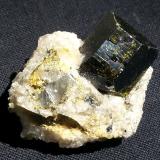 VesuvianiteFushan Mine, She, Handan Prefecture, Hebei Province, China3 x 2.5 cm (Author: Volkmar Stingl)