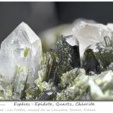 Epidote with Quartz and Chlorite<br />Col de la Madeleine, La Lauzière Massif, Saint-Jean-de-Maurienne, Savoie, Auvergne-Rhône-Alpes, France<br />fov 15 mm<br /> (Author: ploum)