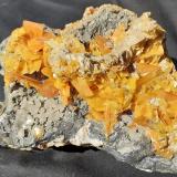 Wulfenite, Cerussite, GalenaMina Stefanie, Zona minera Bleiberg, Bad Bleiberg, Distrito Villach-Land, Carintia/Kärnten, Austria12 x 8 cm (Author: Volkmar Stingl)