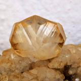 Calcita<br />Zona minera de La Florida, Herrería-Valdáliga-Rionansa, Comarca Costa Occidental/Saja-Nansa, Cantabria, España<br />Cristal principal 2.3 × 1.8 cm.<br /> (Autor: Carles)