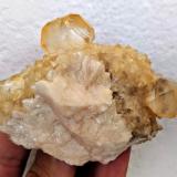 Calcita, DolomitaLa Florida mining area, Herrería-Valdáliga-Rionansa, Comarca Costa Occidental/Saja-Nansa, Cantabria, Spain7.5 × 5.9 × 4.5 cm (Autor: Carles)