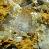 Piromorfita, CuarzoResuperferolítica claim, Cerro de la Canaleja, Santa Eufemia, Comarca Los Pedroches, Córdoba, Andalusia, SpainEncuadre 1 x 1 cm. (Autor: javier ruiz martin)