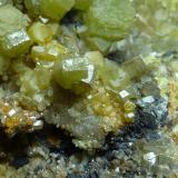 Piromorfita, Cuarzo, GoethitaResuperferolítica claim, Cerro de la Canaleja, Santa Eufemia, Comarca Los Pedroches, Córdoba, Andalusia, SpainEncuadre 2 x 2 cm. (Autor: javier ruiz martin)