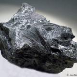 Ferro-Pargasita<br />Cala, Comarca Sierra de Huelva, Huelva, Andalucía, España<br />10 x 10 cm<br /> (Autor: Joan Niella)